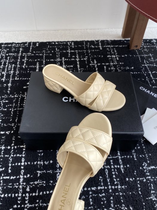 Шлепанцы женские фото 6