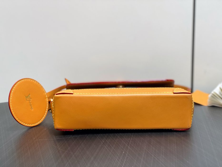 Сумка женская STEAMER EAST WEST 20 см фото 4