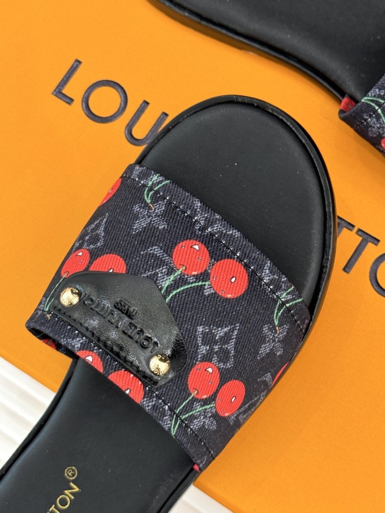 Шлепанцы женские фото 7