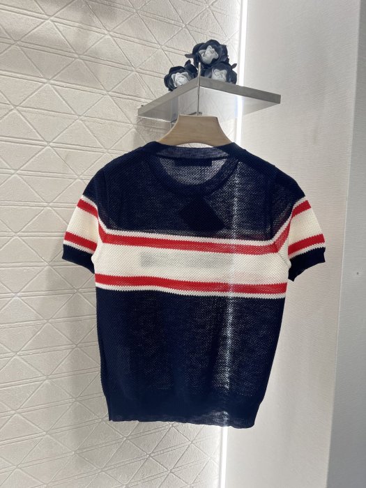 T-shirt women's фото 2