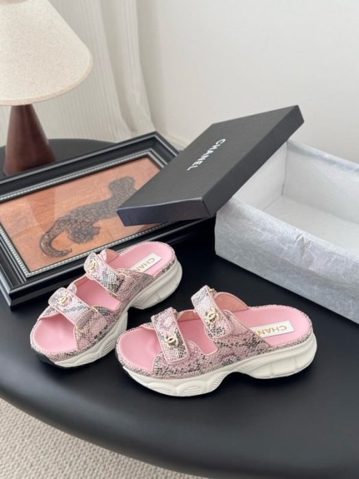 Шлепанцы женские