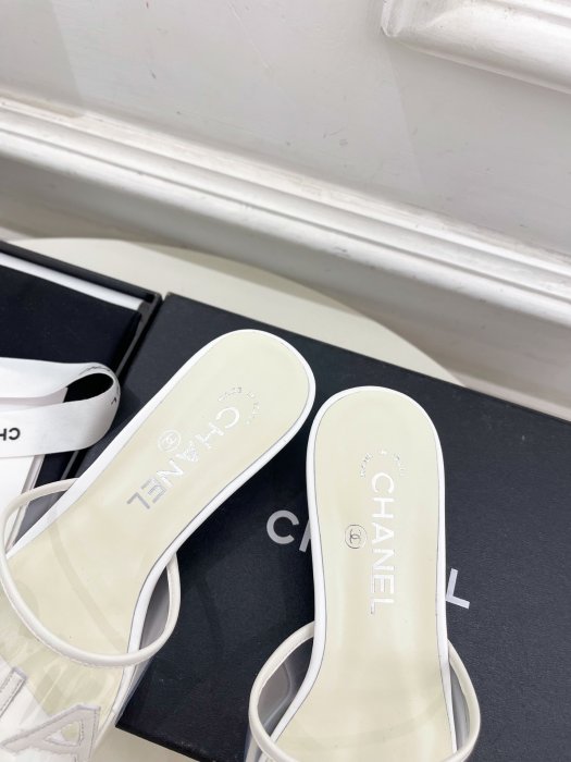 Шлепанцы женские фото 8