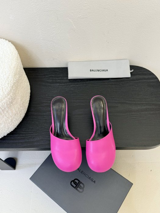 Шлепанцы женские