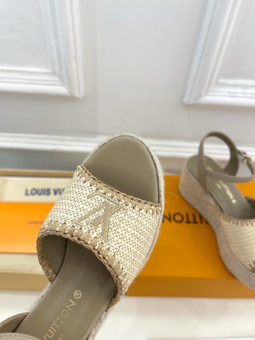 Босоножки фото 6