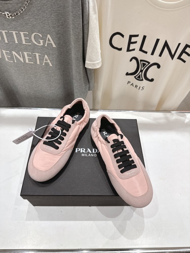 Кроссовки женские фото 2