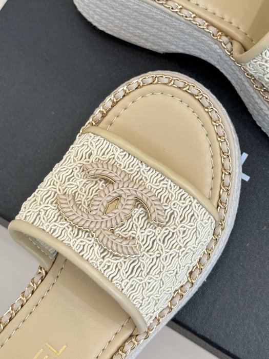 Шльопанці жіночі фото 7