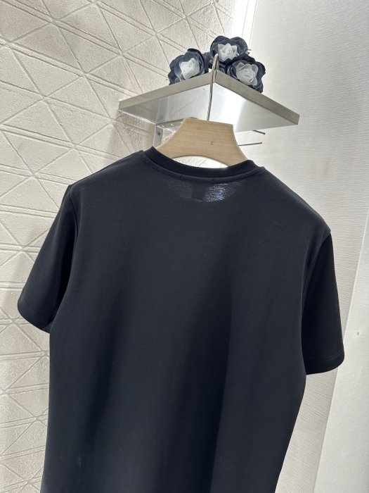 T-shirt women's фото 4