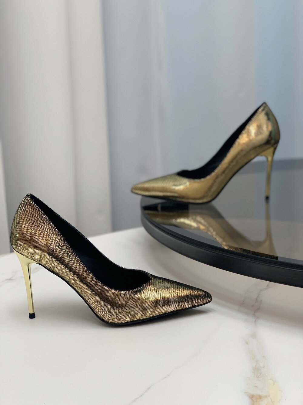 Туфли женские на высоком каблуке золотые фото 6