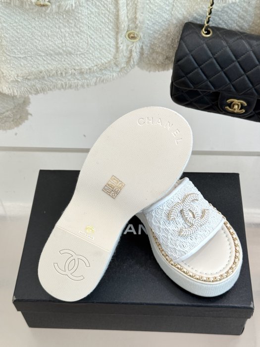 Шлепанцы женские фото 9