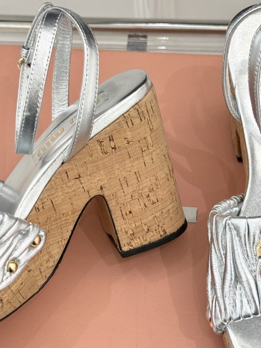 Босоножки фото 6