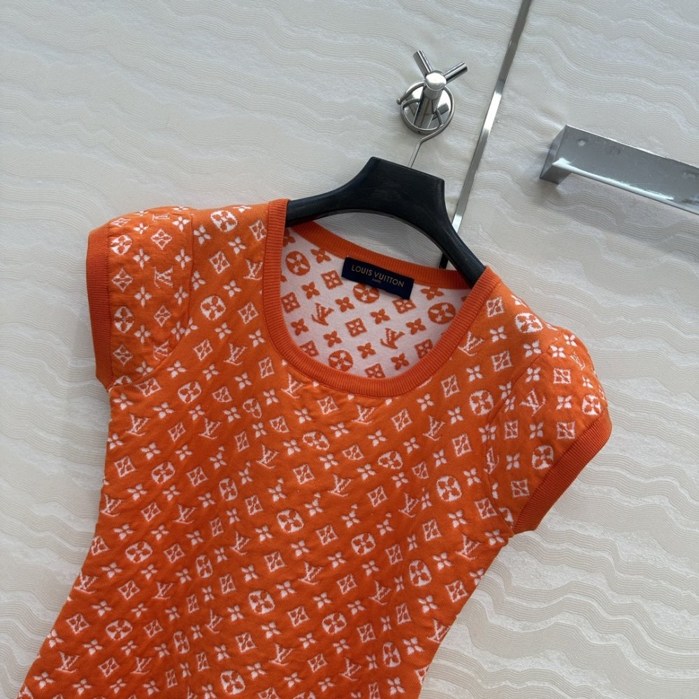 T-shirt women's фото 2