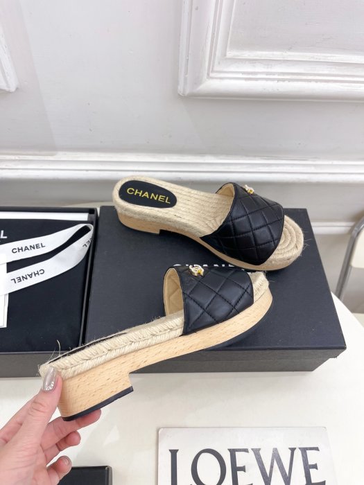 Шлепанцы женские фото 5