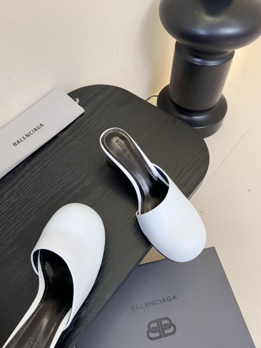 Шлепанцы женские фото 4