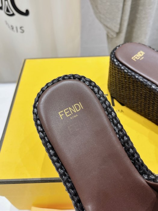 Шлепанцы фото 6