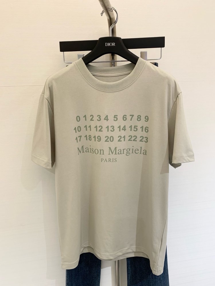 Футболка жіноча