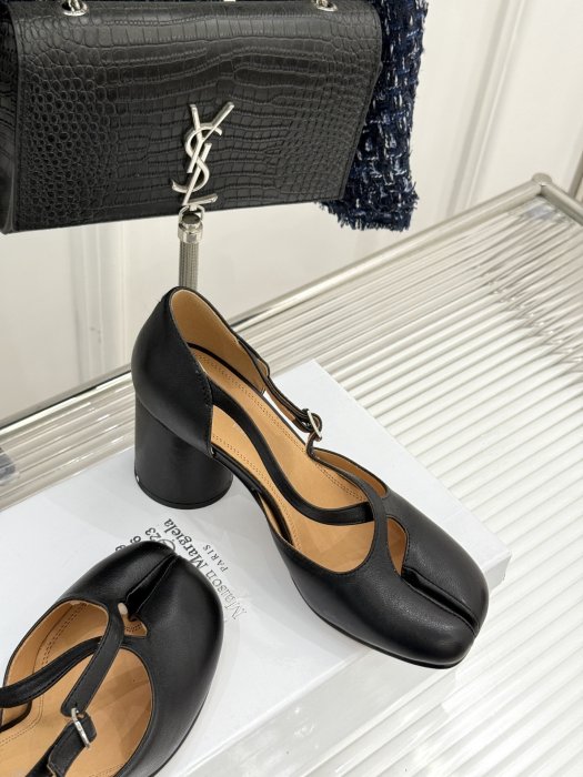 Босоніжки з роздвоєним носком фото 5