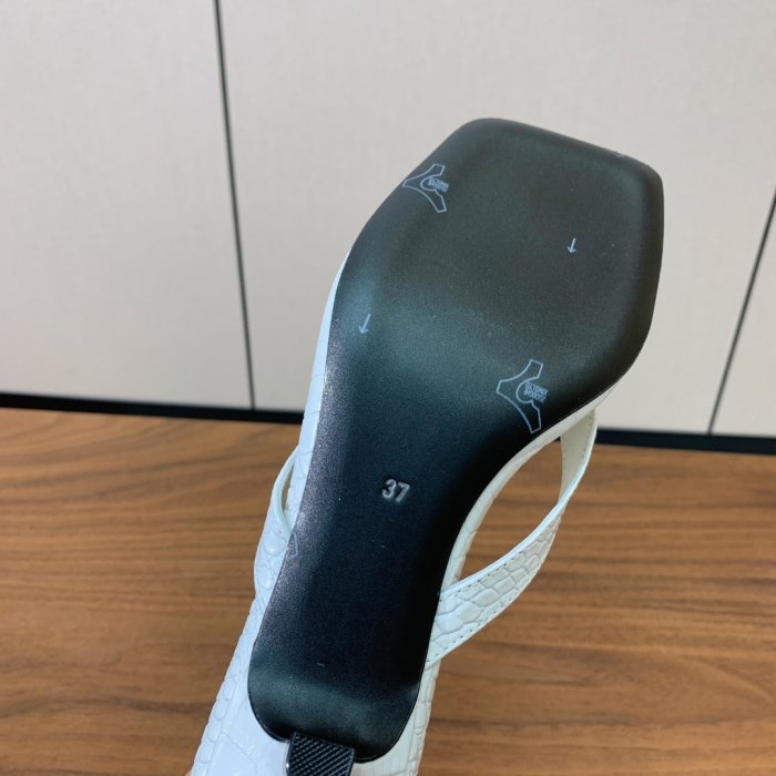 Шльопанці жіночі фото 9