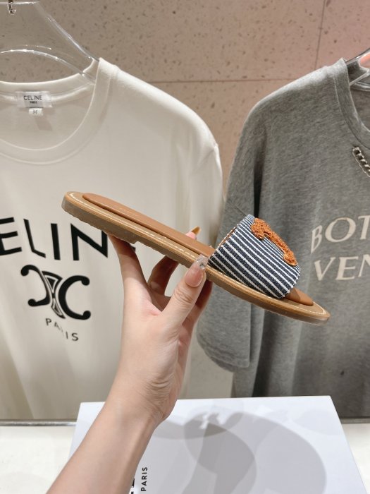 Шлепанцы женские фото 3