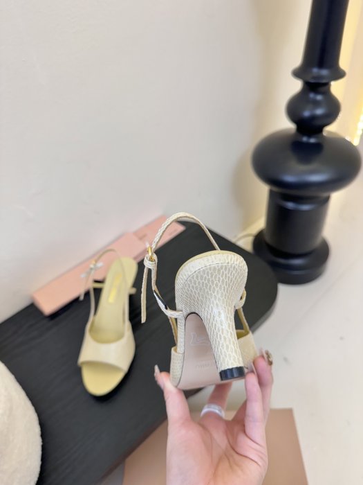 Босоножки фото 6