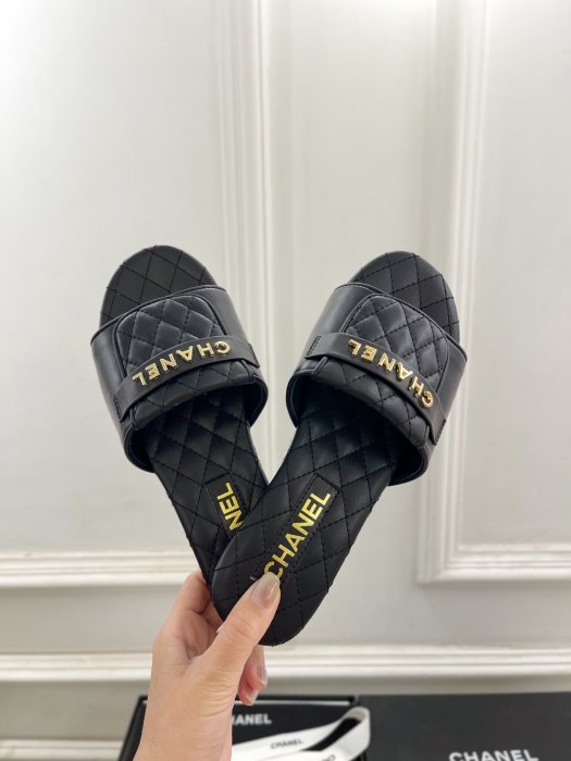 Шлепанцы фото 5