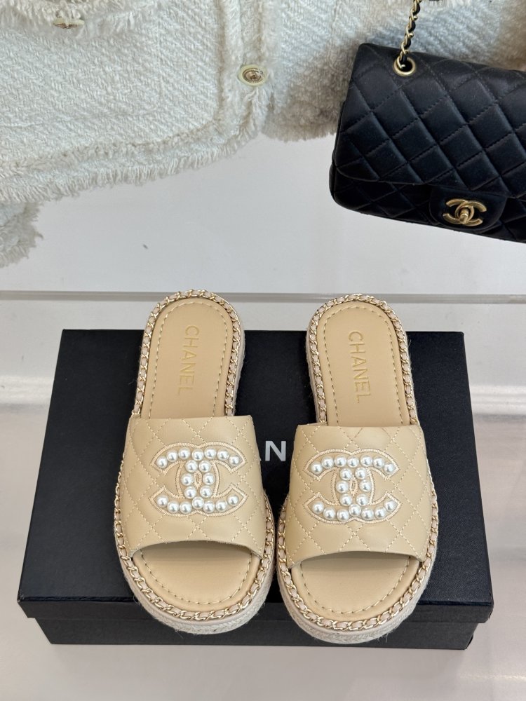 Шлепанцы женские фото 4