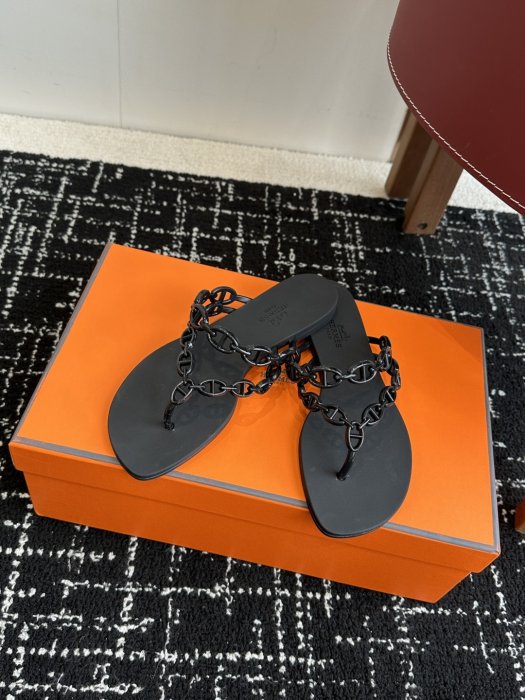 Шлепанцы женские фото 5