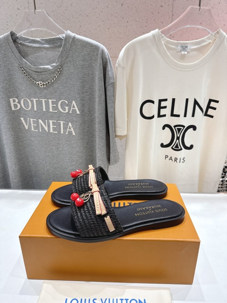 Шлепанцы женские фото 5