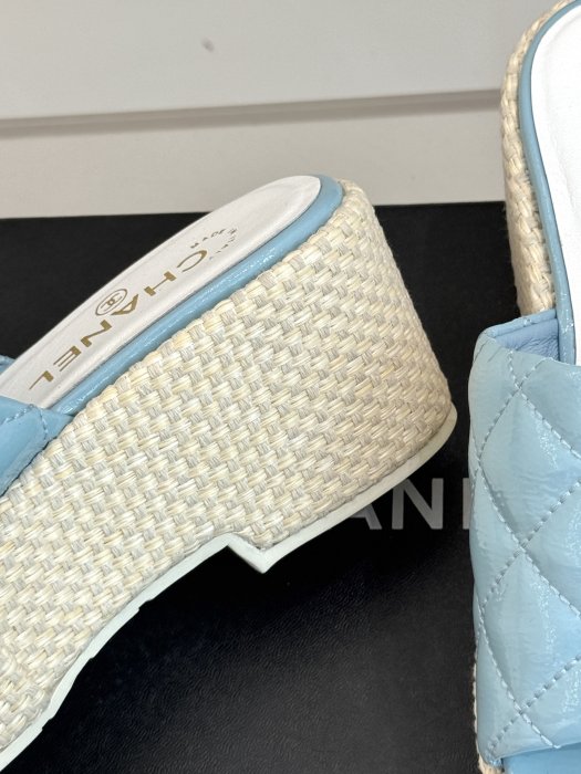 Шлепанцы женские фото 6