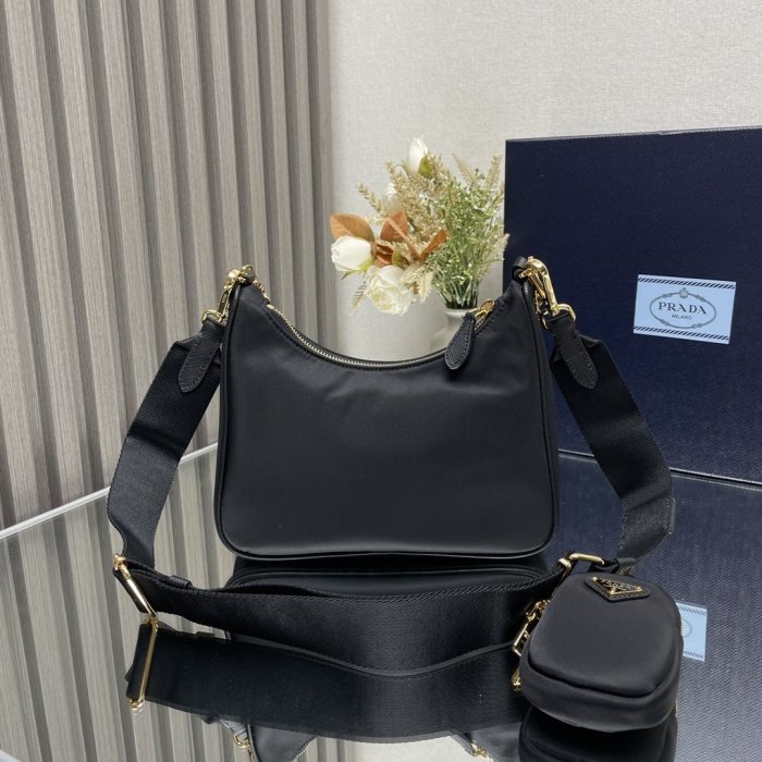 A bag women's Prada Nylon Hobo 22 cm фото 2