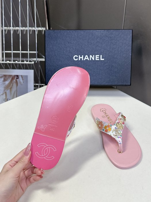 Шльопанці жіночі фото 9