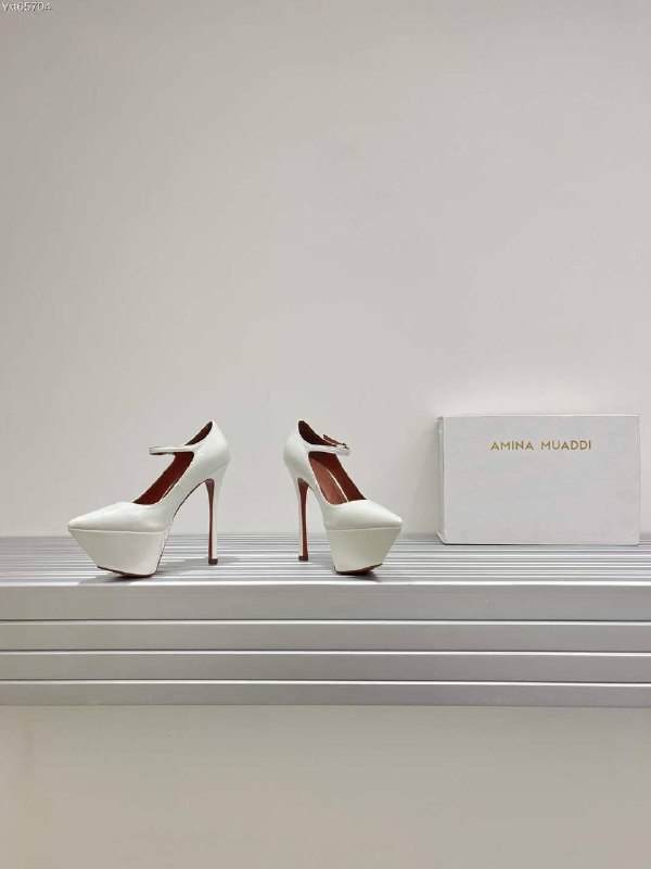 Stylish women's shoes on stud white фото 5
