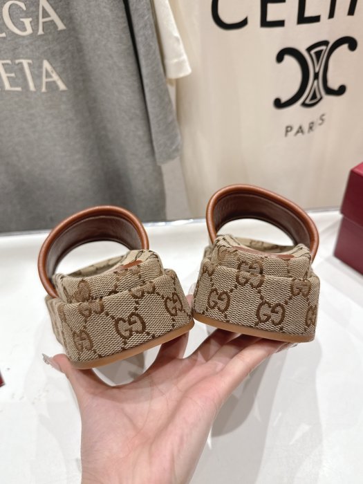 Шлепанцы фото 8