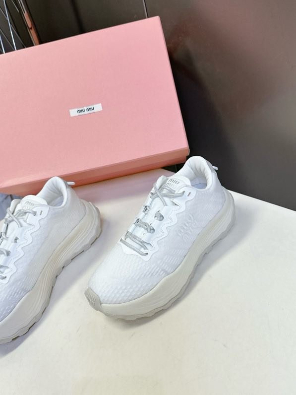 Кроссовки женские фото 7