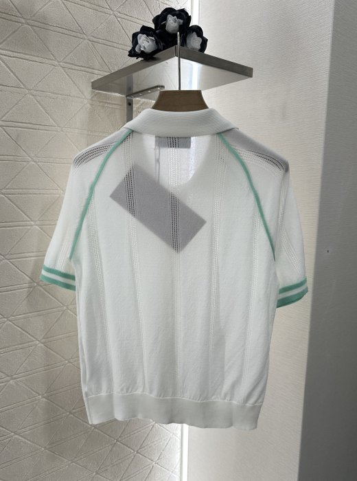 T-shirt women's фото 2