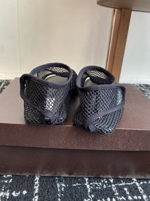 Сандалі жіночі фото 5