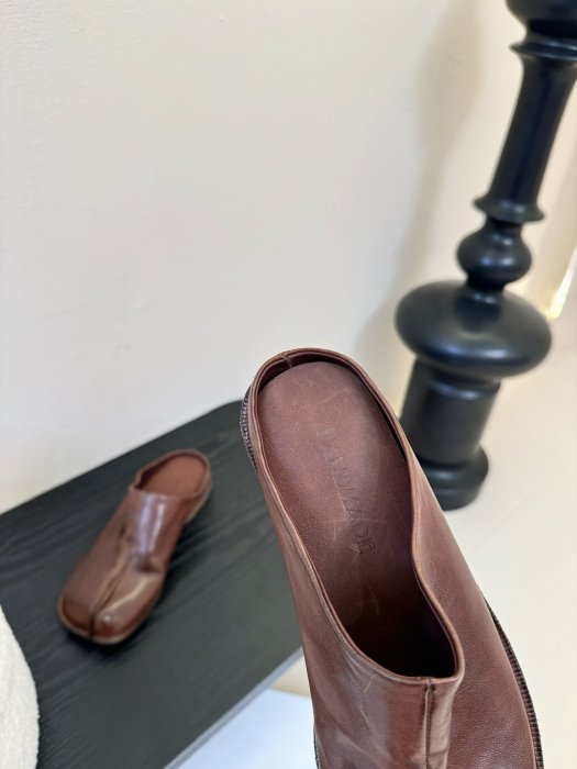 Мюли с раздвоенным носком фото 8