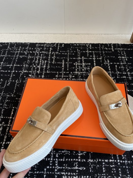 Лоферы кожаные женские фото 7