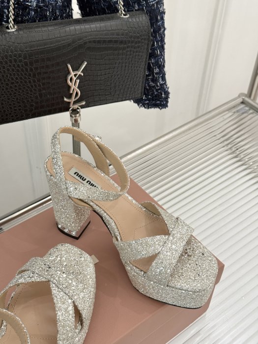 Босоножки фото 5