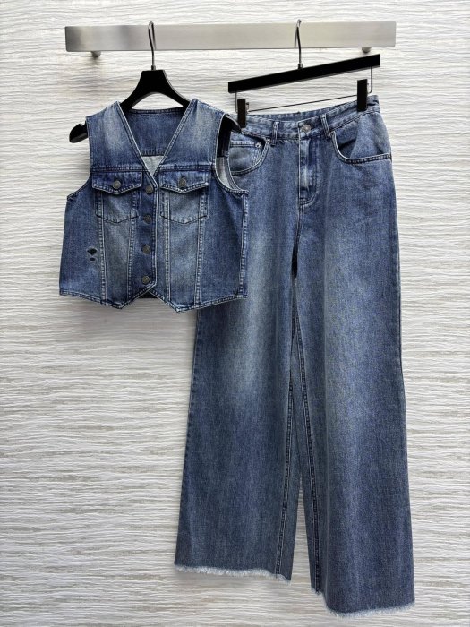 Костюм женский