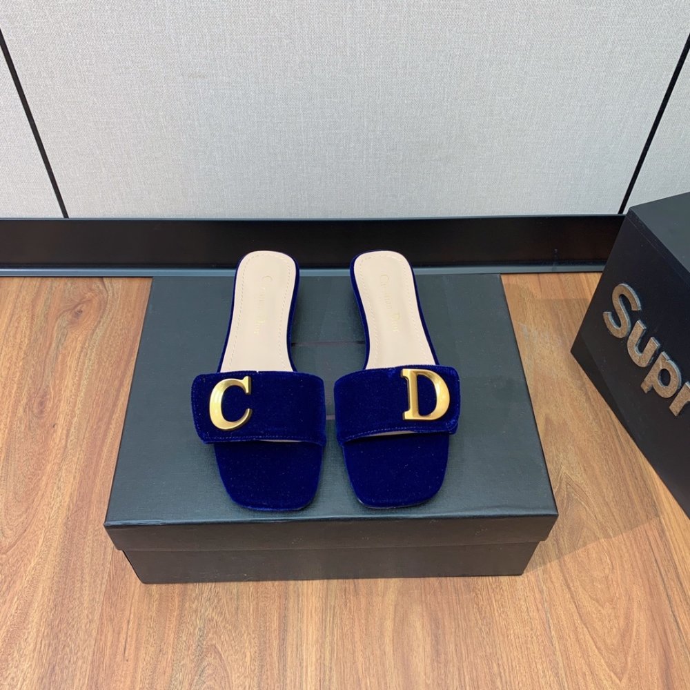 Шлепанцы женские фото 4