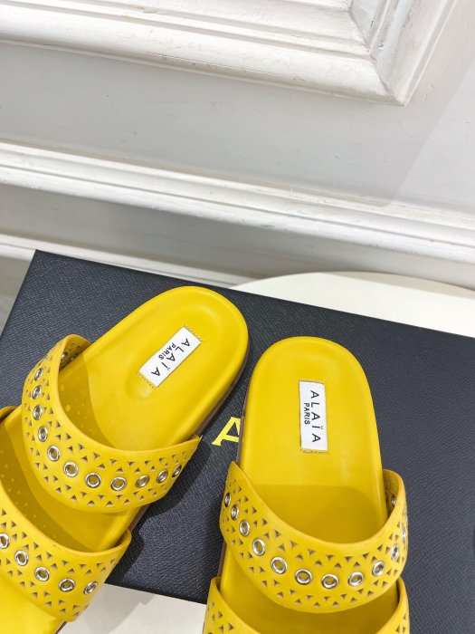 Шлепанцы женские фото 7