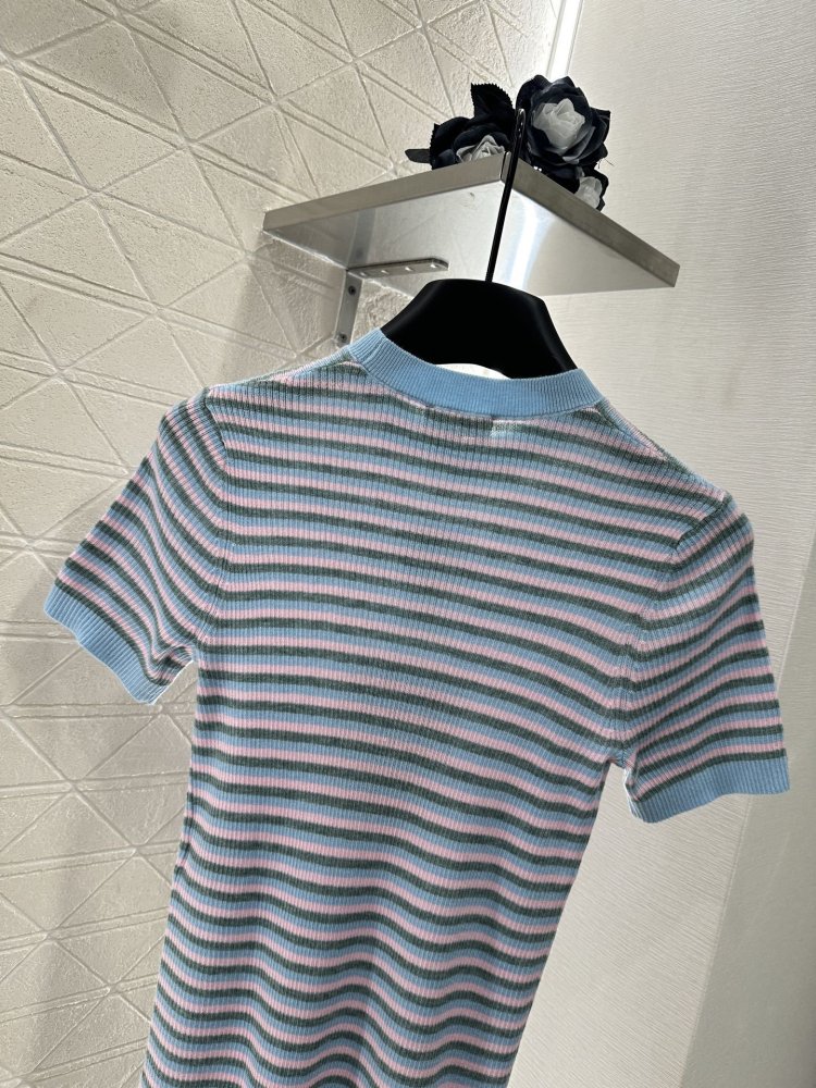 Футболка жіноча фото 4