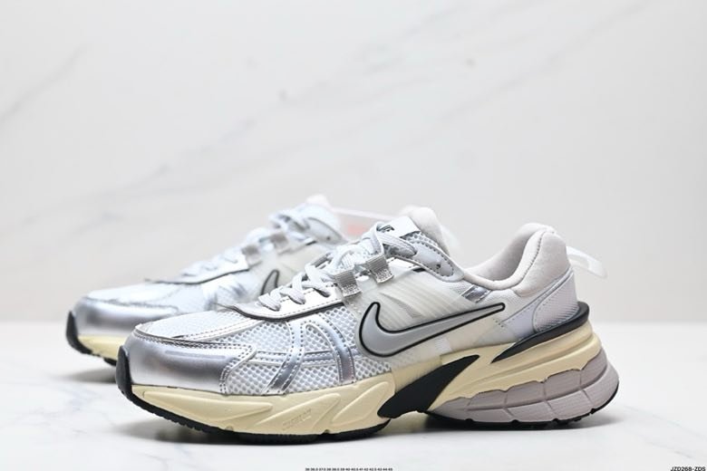 Кроссовки NIKE V2K RUN фото 4