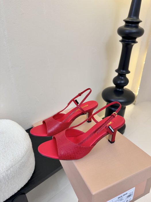 Босоножки фото 5