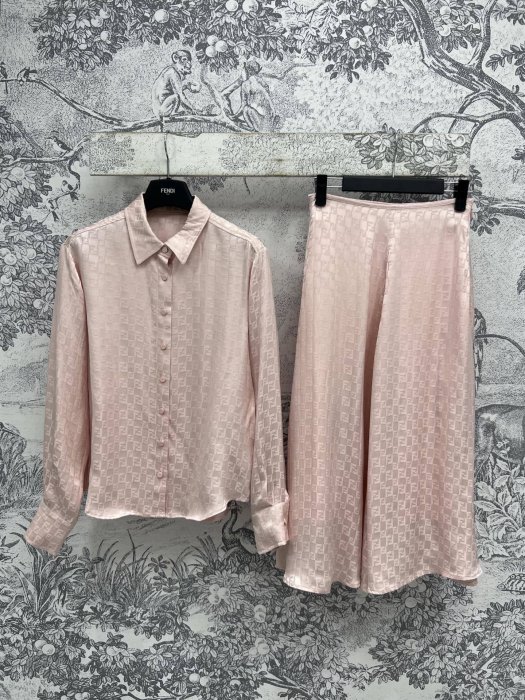 Костюм женский