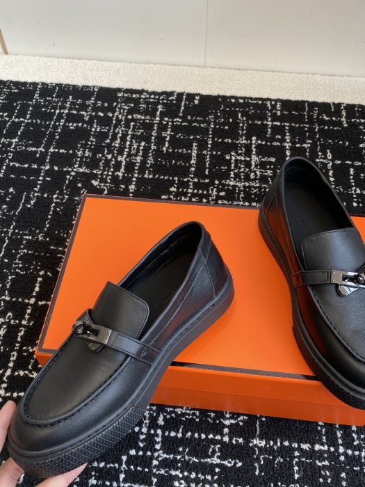 Лоферы кожаные женские фото 7