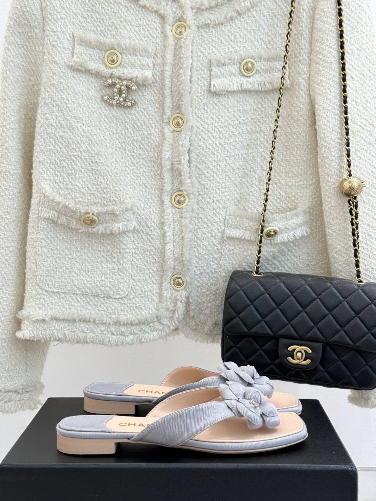 Шльопанці жіночі