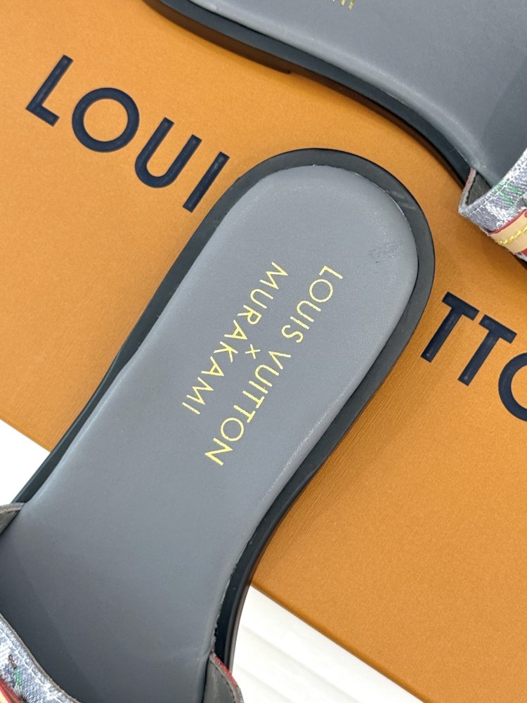 Шльопанці жіночі фото 8