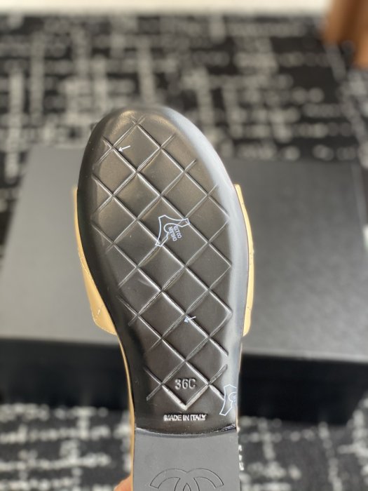 Шлепанцы женские фото 9