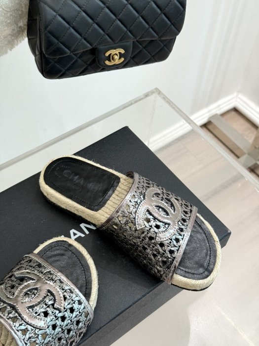 Шлепанцы женские фото 5